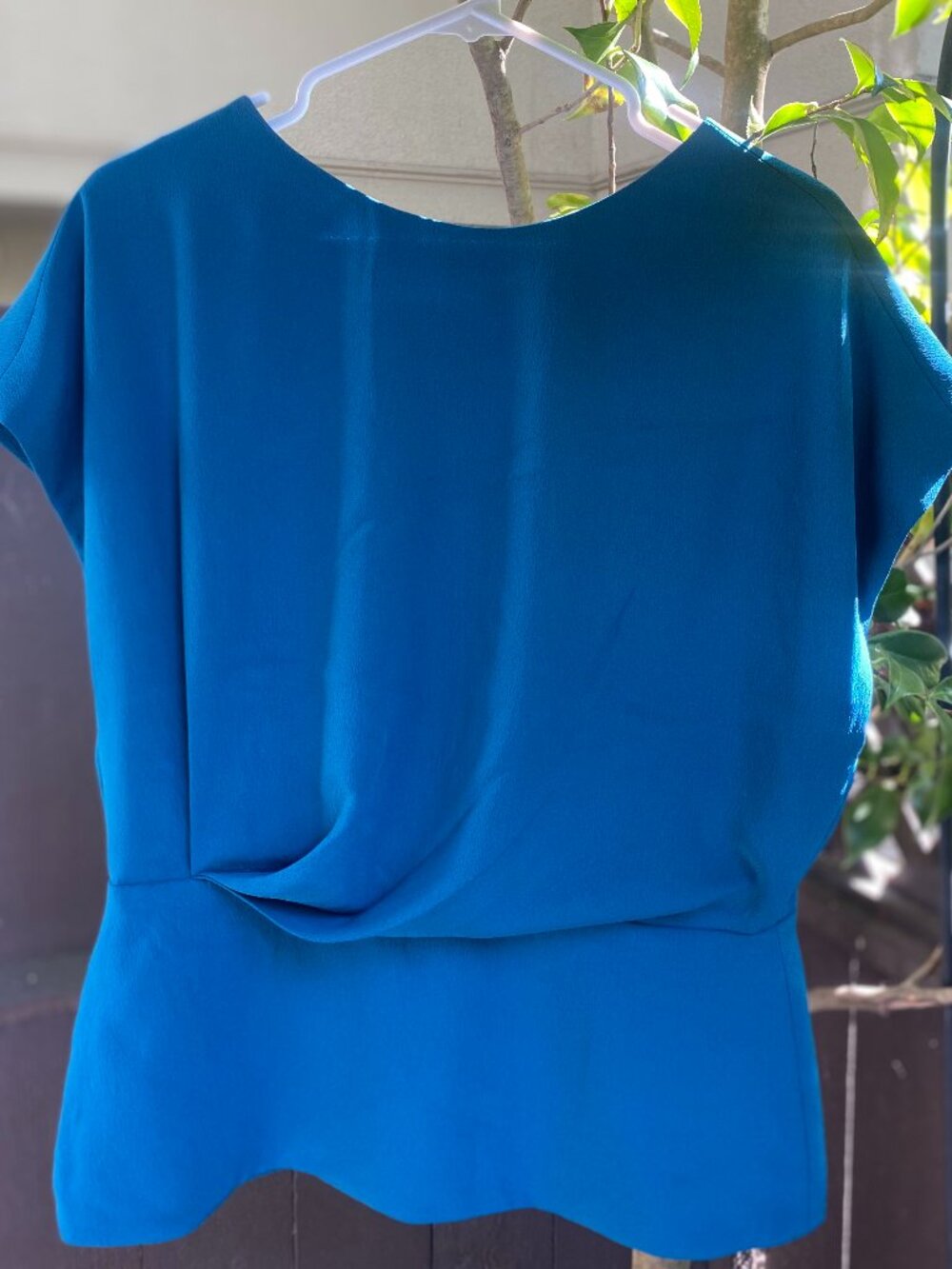 M. M. LaFleur blouse in a beautiful blue color sz M